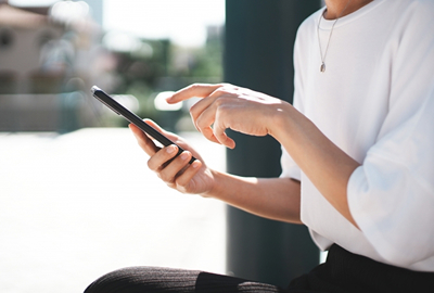 スマートフォンで遠隔確認できる次世代インターホン
