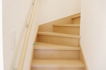 足腰が弱くなったので玄関やトイレに手すりをつけたい